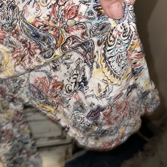 Chelsea & Theodore paisley beige detail off the shoulder blouse so cute size 2x - Picture 7 of 7